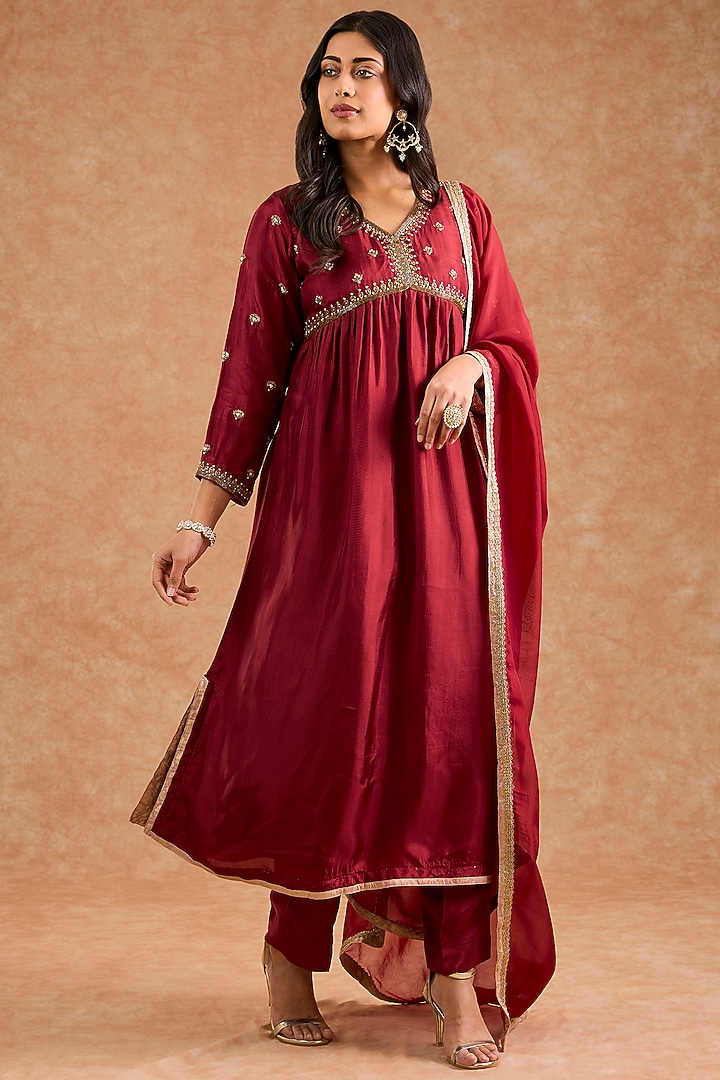 Maroon Viscose Silk Motif Hand Embroidered Kurta Set by Milu Madan at Pernia's Pop Up Shop