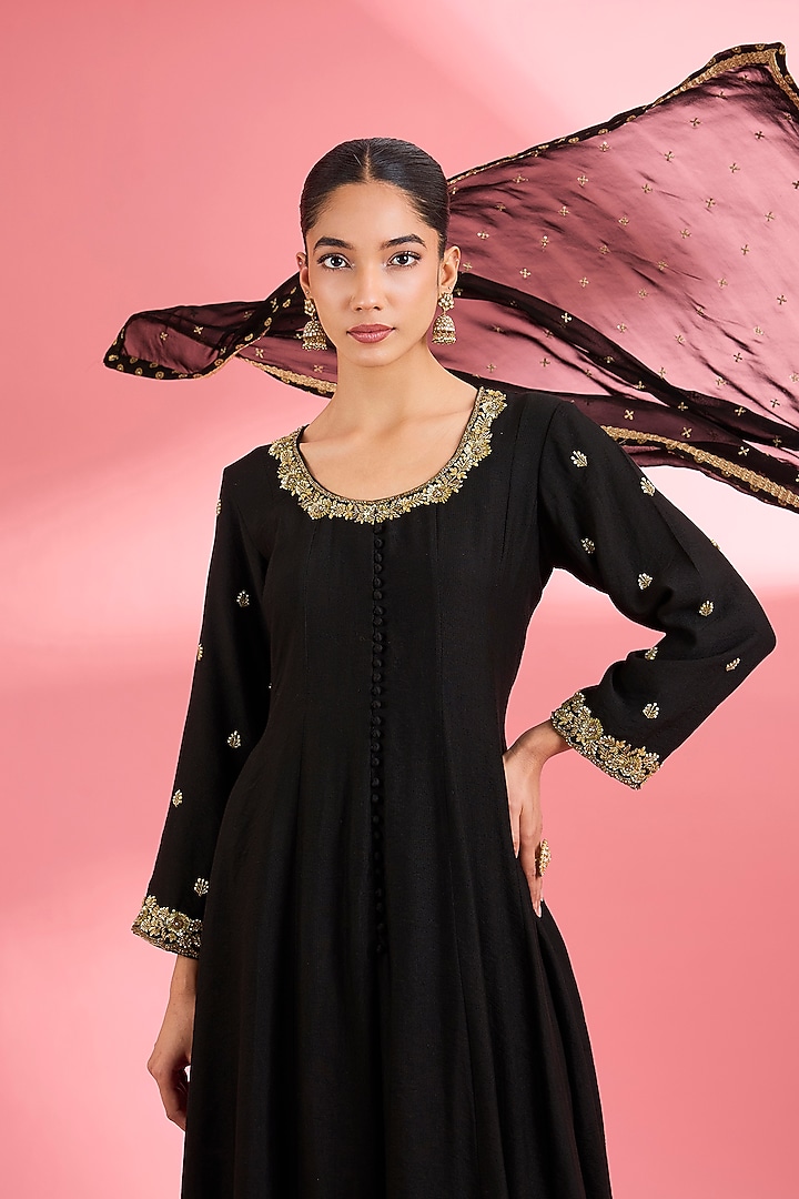 Black Katan Silk Sequins Embroidered Party Wear Anarkali Set by Milu Madan at Pernia's Pop Up Shop