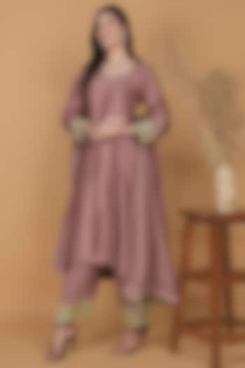 Earthy Pink Katan Silk Mirror Work Kurta Set by Milu Madan at Pernia's Pop Up Shop