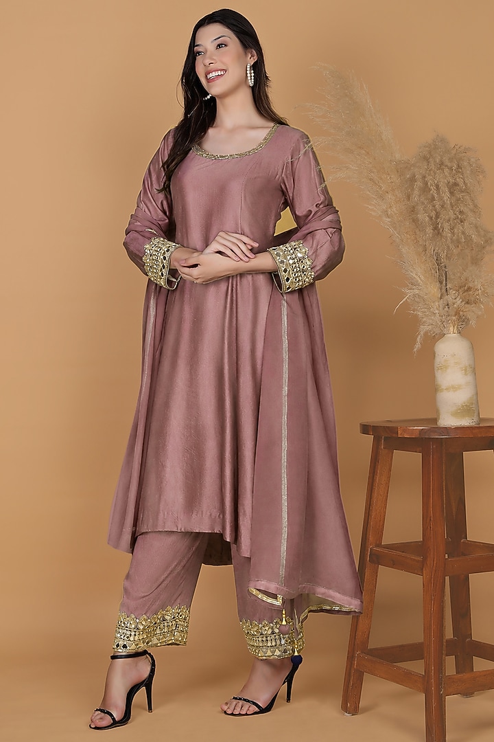 Earthy Pink Katan Silk Mirror Work Kurta Set by Milu Madan at Pernia's Pop Up Shop