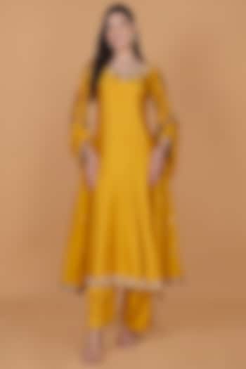 Mustard Yellow Katan Silk Cutdana Embroidered Kurta Set by Milu Madan at Pernia's Pop Up Shop