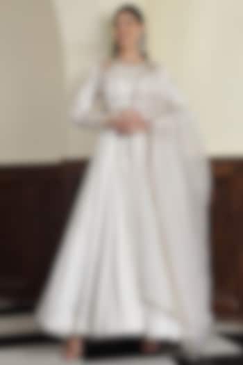 Off-White Modal Satin Dabka Embroidered Wedding Anarkali Set by Milu Madan at Pernia's Pop Up Shop