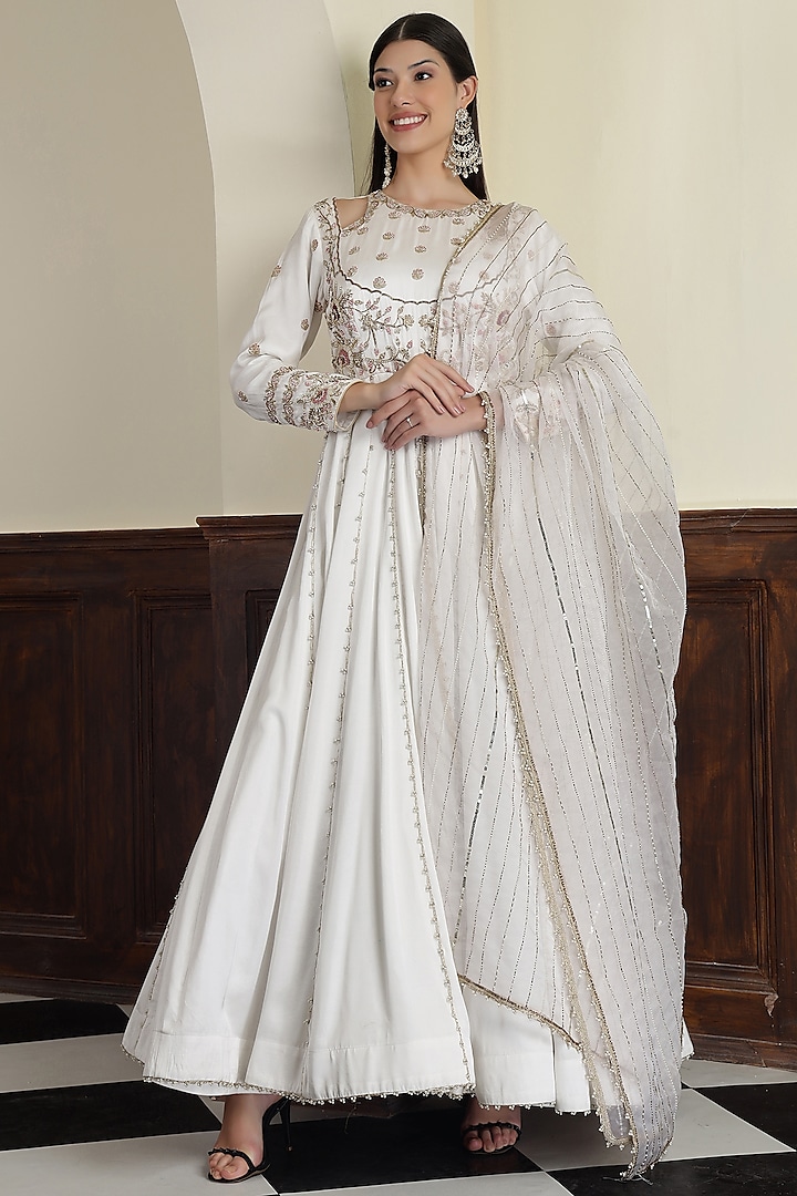 Off-White Modal Satin Dabka Embroidered Wedding Anarkali Set by Milu Madan at Pernia's Pop Up Shop