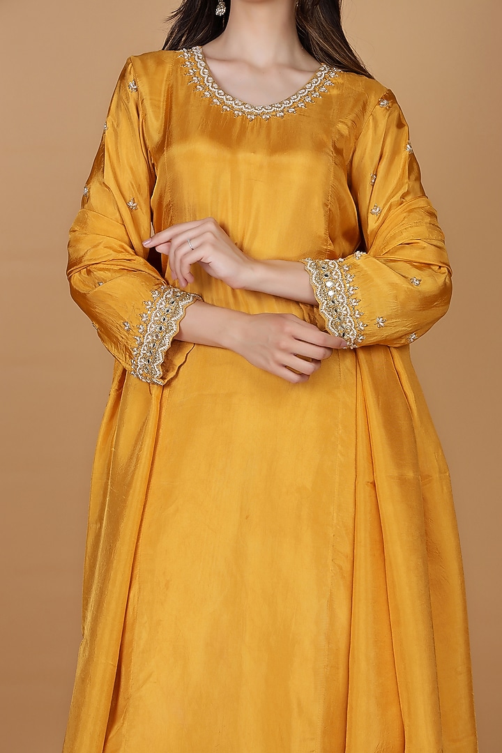 Mustard Opara Silk Cutdana Embroidered Kurta Set by Milu Madan at Pernia's Pop Up Shop