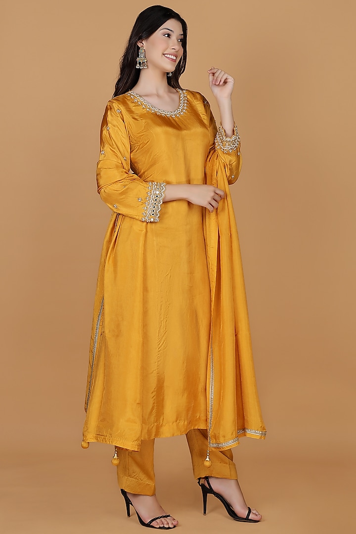 Mustard Opara Silk Cutdana Embroidered Kurta Set by Milu Madan at Pernia's Pop Up Shop