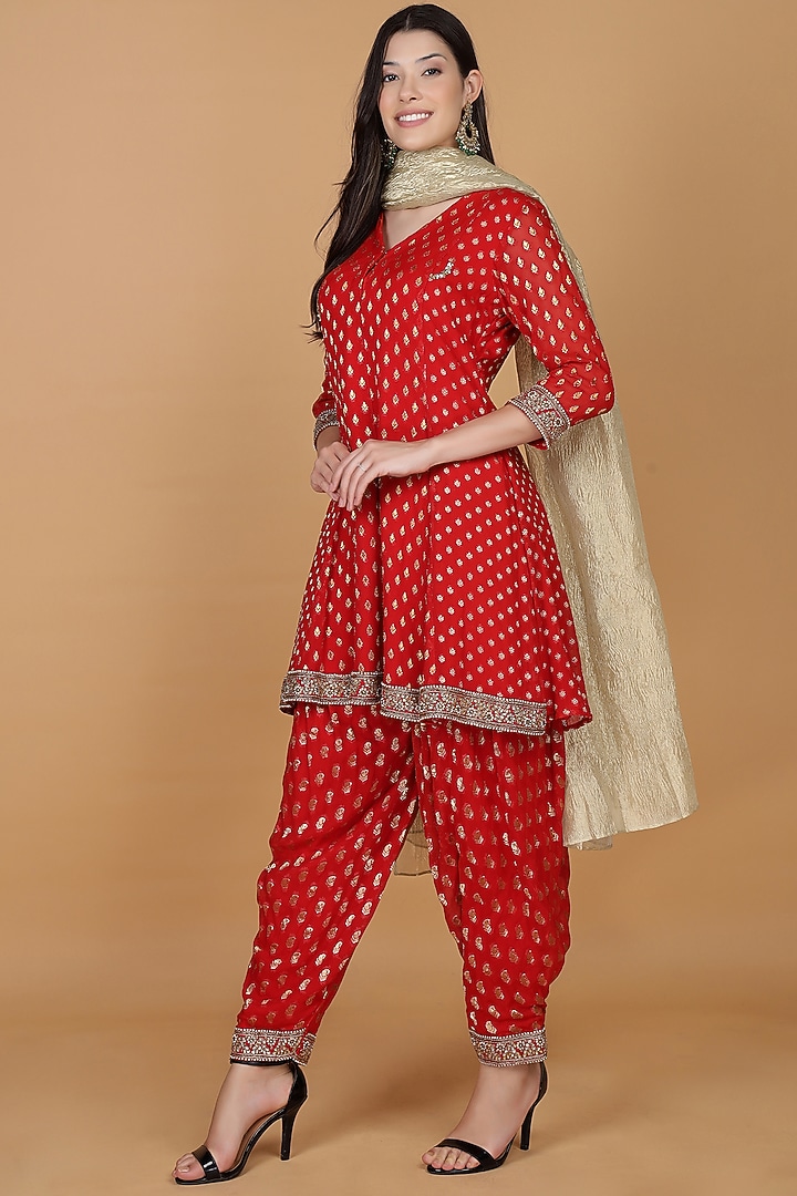 Red Georgette Dabka Work Kurta Set by Milu Madan at Pernia's Pop Up Shop