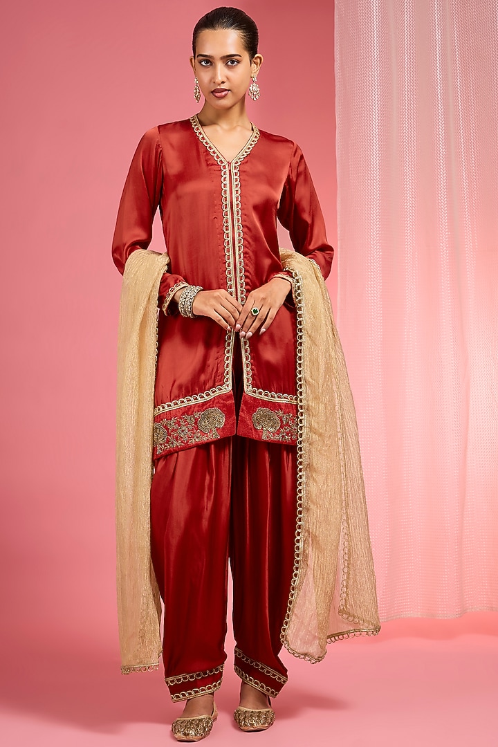Red Modal Satin Dabka Embroidered Kurta Set by Milu Madan at Pernia's Pop Up Shop