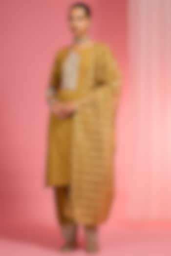 Mustard Chanderi Hand Embroidered Kurta Set by Milu Madan at Pernia's Pop Up Shop