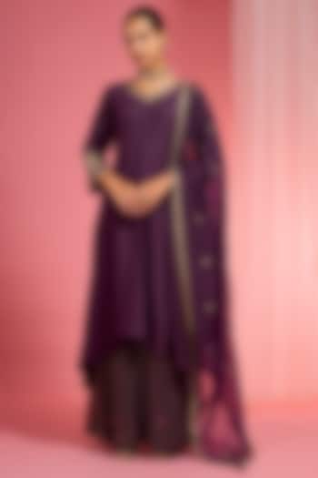 Purple Viscose Dupion Silk Hand Embroidered Kurta Set by Milu Madan at Pernia's Pop Up Shop