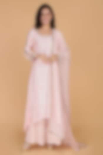 Light Pink Katan Silk Embroidered Kurta Set by Milu Madan at Pernia's Pop Up Shop