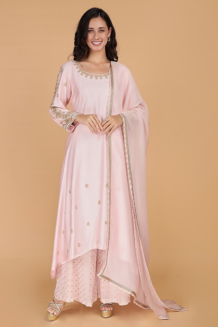 Light Pink Katan Silk Embroidered Kurta Set by Milu Madan at Pernia's Pop Up Shop