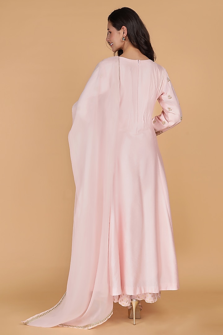 Light Pink Katan Silk Embroidered Kurta Set by Milu Madan at Pernia's Pop Up Shop