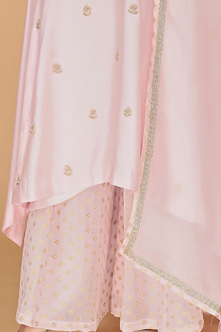Light Pink Katan Silk Embroidered Kurta Set by Milu Madan at Pernia's Pop Up Shop