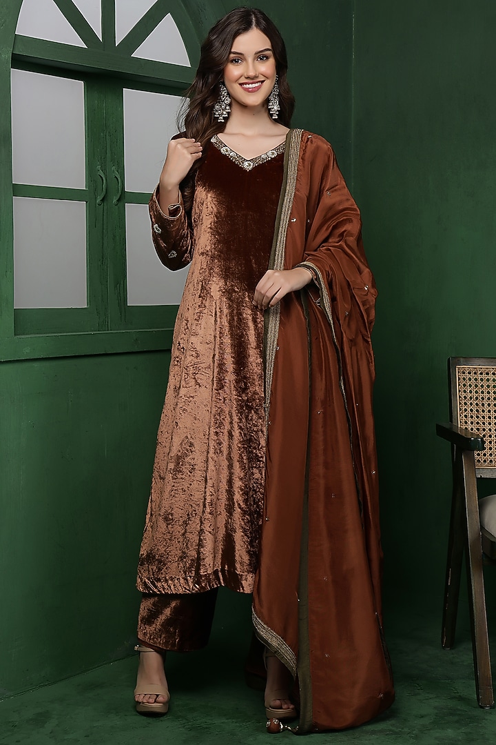 Brown Velvet Hand Embroidered Kurta Set by Milu Madan at Pernia's Pop Up Shop