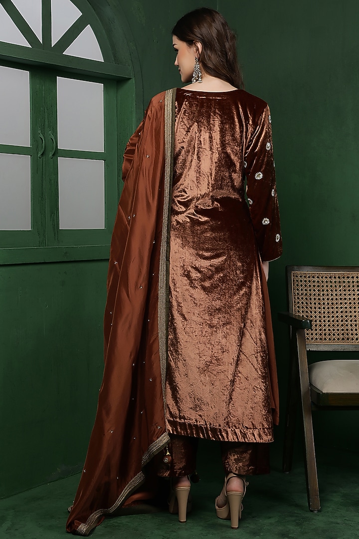 Brown Velvet Hand Embroidered Kurta Set by Milu Madan at Pernia's Pop Up Shop