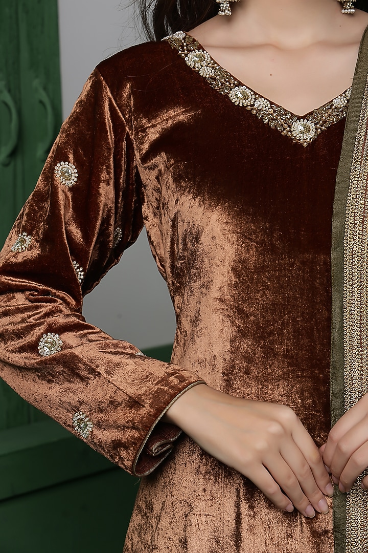 Brown Velvet Hand Embroidered Kurta Set by Milu Madan at Pernia's Pop Up Shop