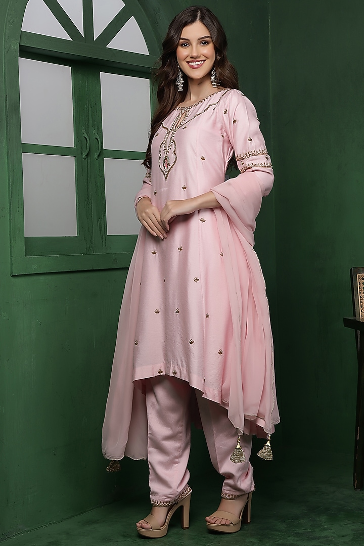 Light Pink Katan Silk Hand Embroidered Kurta Set by Milu Madan at Pernia's Pop Up Shop