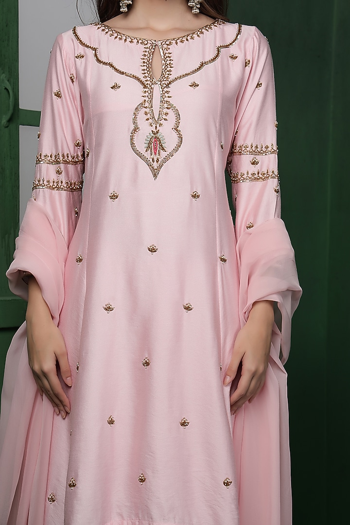 Light Pink Katan Silk Hand Embroidered Kurta Set by Milu Madan at Pernia's Pop Up Shop