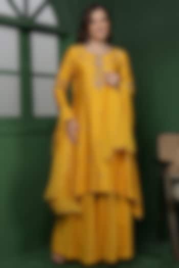 Mustard Katan Silk Hand Embroidered Kurta Set by Milu Madan at Pernia's Pop Up Shop