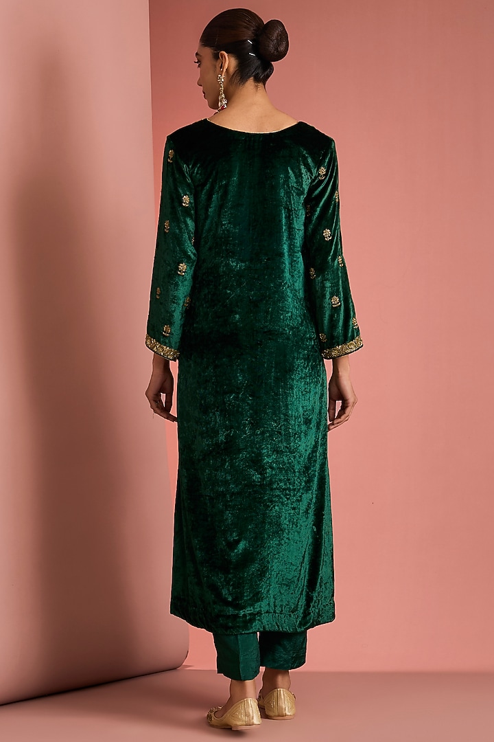Dark Green Viscose Velvet Hand Embroidered Kurta set by Milu Madan at Pernia's Pop Up Shop