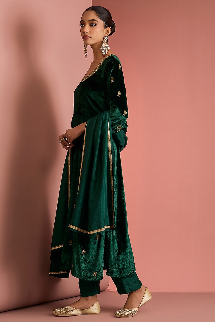 Dark Green Viscose Velvet Hand Embroidered Kurta set by Milu Madan at Pernia's Pop Up Shop