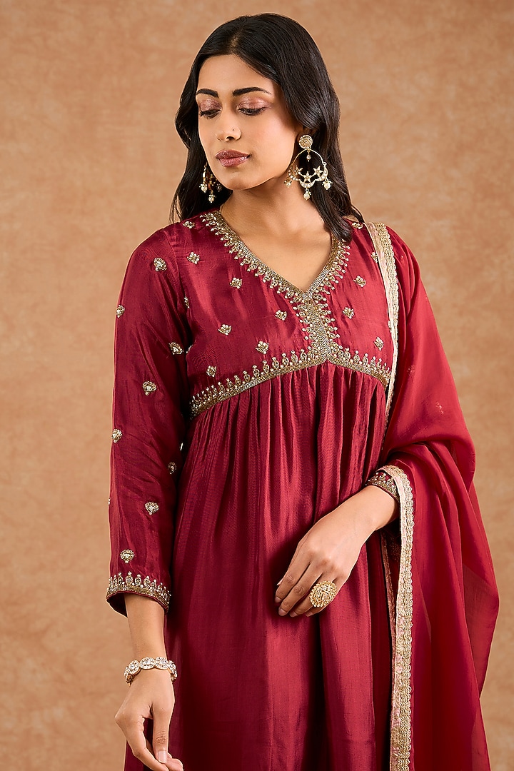 Maroon Viscose Silk Motif Hand Embroidered Kurta Set by Milu Madan at Pernia's Pop Up Shop