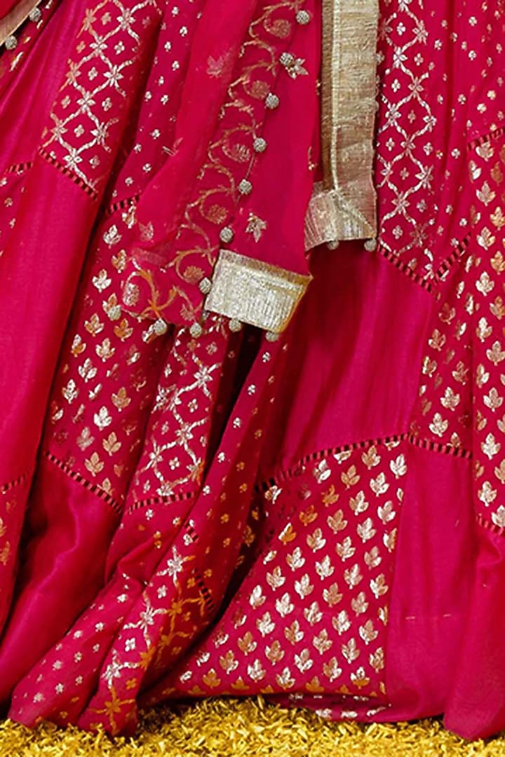 Hot Pink Embroidered Banarasi Chanderi Wedding Lehenga Set by Mahima Mahajan at Pernia's Pop Up Shop