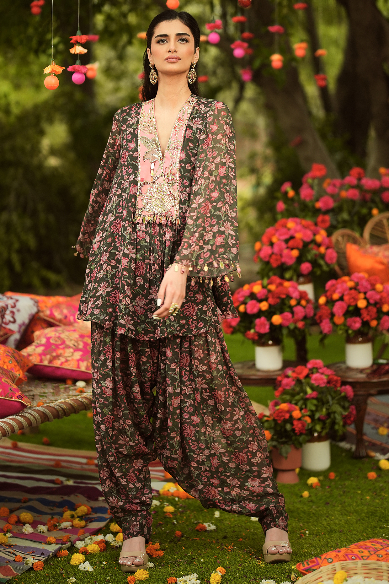 Pine Green Georgette Embroidered Kurta Set by Mahima Mahajan at Pernia's Pop Up Shop