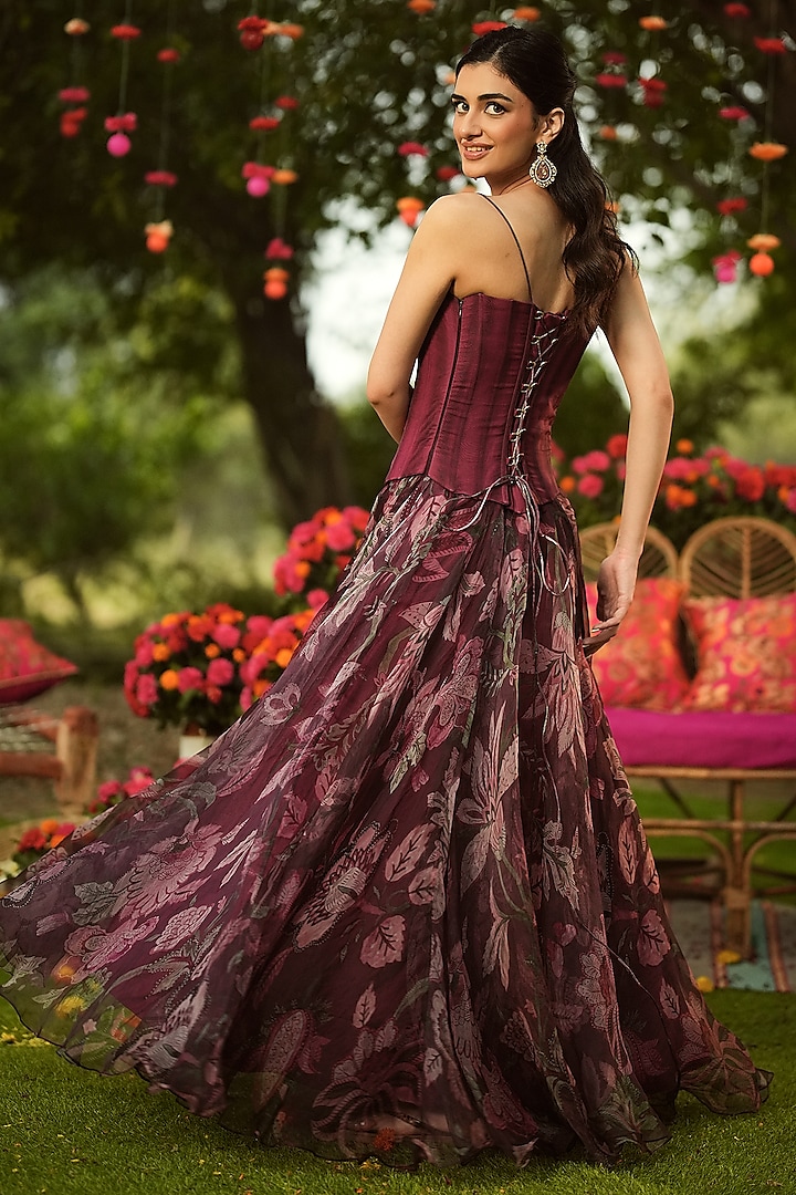 Burgundy Organza Wedding Gown With Embroidered Dupatta by Mahima Mahajan at Pernia's Pop Up Shop
