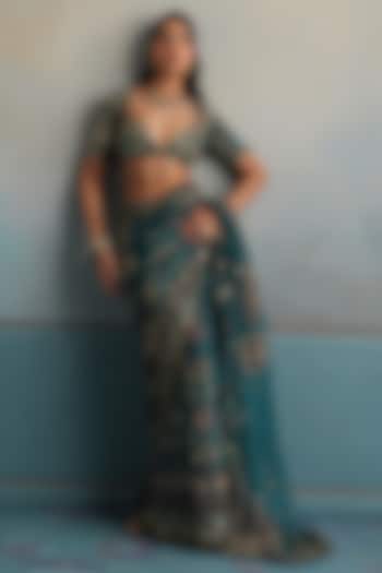 Marine Teal Silk Organza Hand Embroidered Reception Saree Set by Mahima Mahajan at Pernia's Pop Up Shop