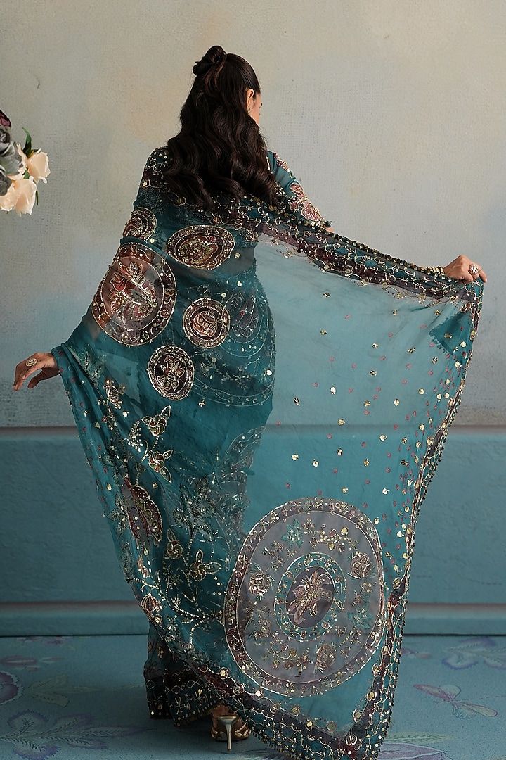 Marine Teal Silk Organza Hand Embroidered Reception Saree Set by Mahima Mahajan at Pernia's Pop Up Shop