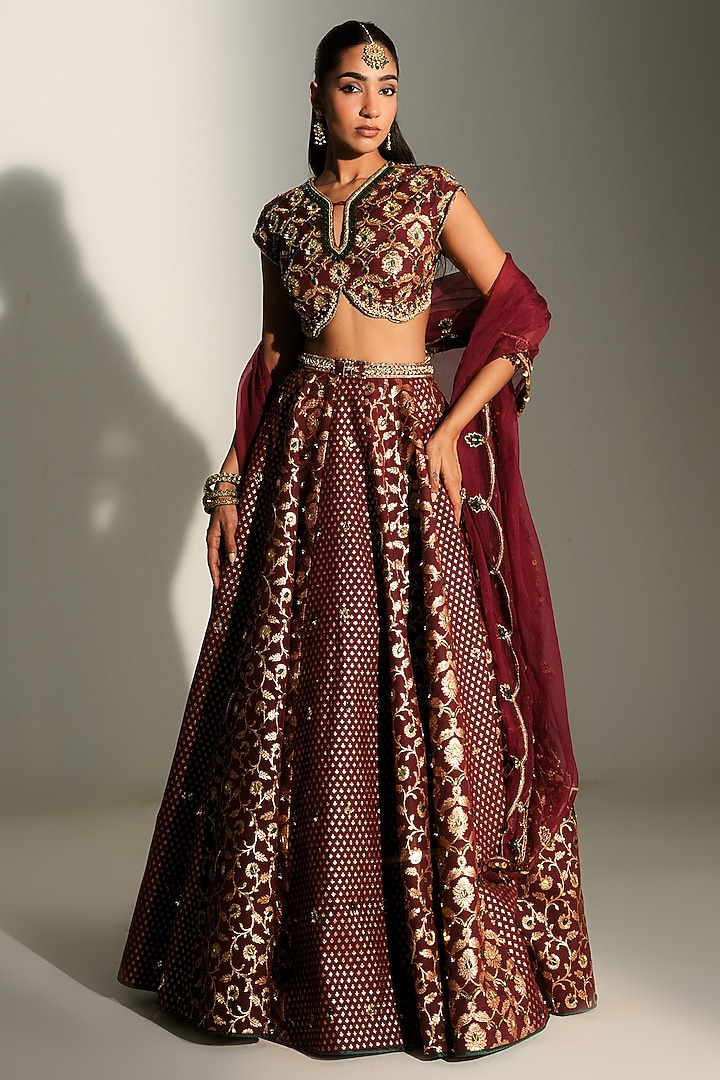 Sindoori Red Banarasi Chanderi Hand Embroidered Wedding Lehenga Set by Mahima Mahajan at Pernia's Pop Up Shop