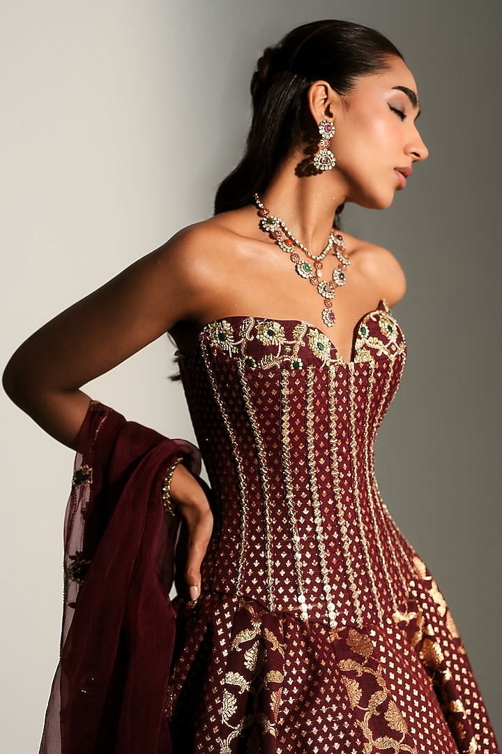 Sindoori Red Banarasi Chanderi Hand Embroidered Skrit Set by Mahima Mahajan at Pernia's Pop Up Shop