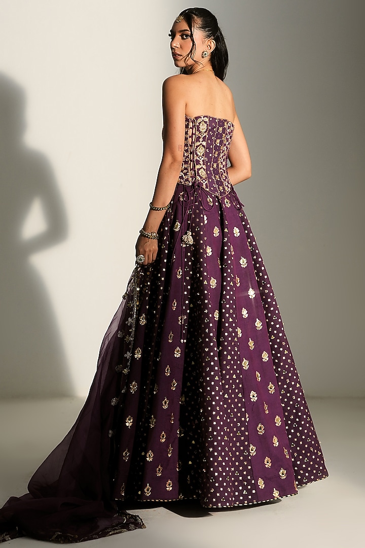 Grape Vine Banarasi Chanderi Hand Embroidered Bridal Lehenga Set by Mahima Mahajan at Pernia's Pop Up Shop