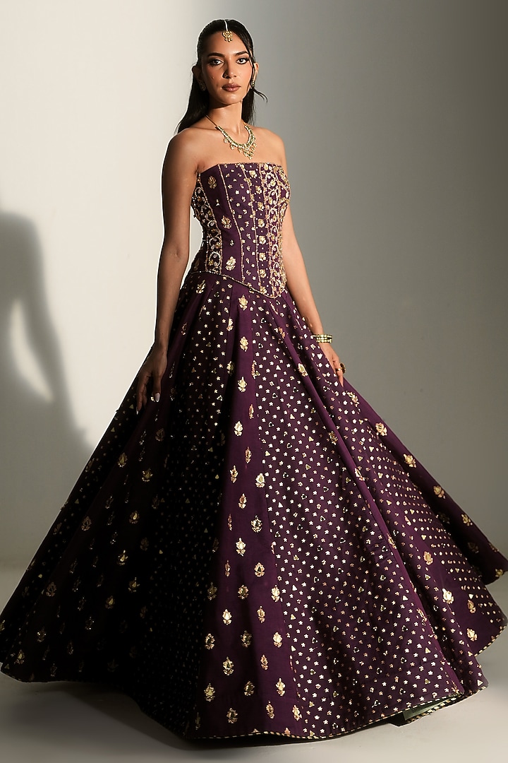 Grape Vine Banarasi Chanderi Hand Embroidered Bridal Lehenga Set by Mahima Mahajan at Pernia's Pop Up Shop