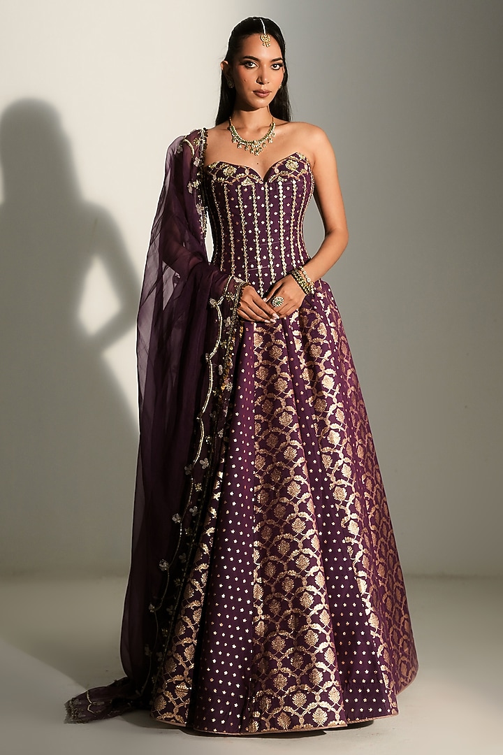 Grape Vine Banarasi Chanderi Hand Embroidered Wedding Lehenga Set by Mahima Mahajan at Pernia's Pop Up Shop