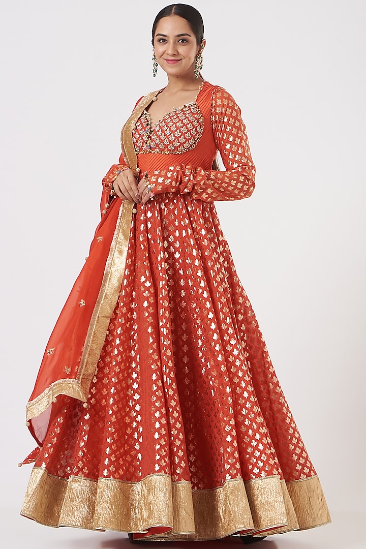 Red Embroidered Anarkali Set by Mahima Mahajan at Pernia's Pop Up Shop