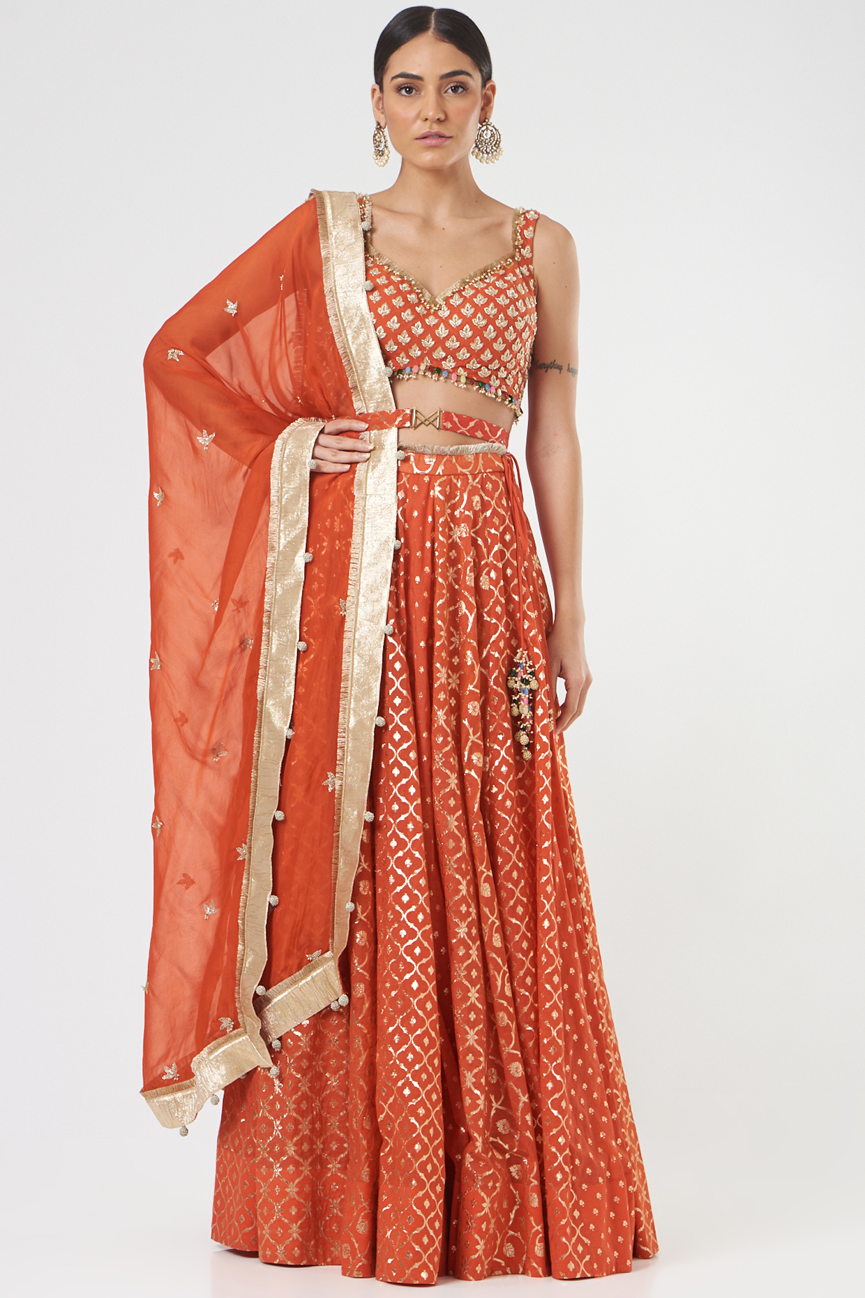 Buy Banarasi Dupatta Draping On Lehenga for Women Online from India s Luxury Designers 2024