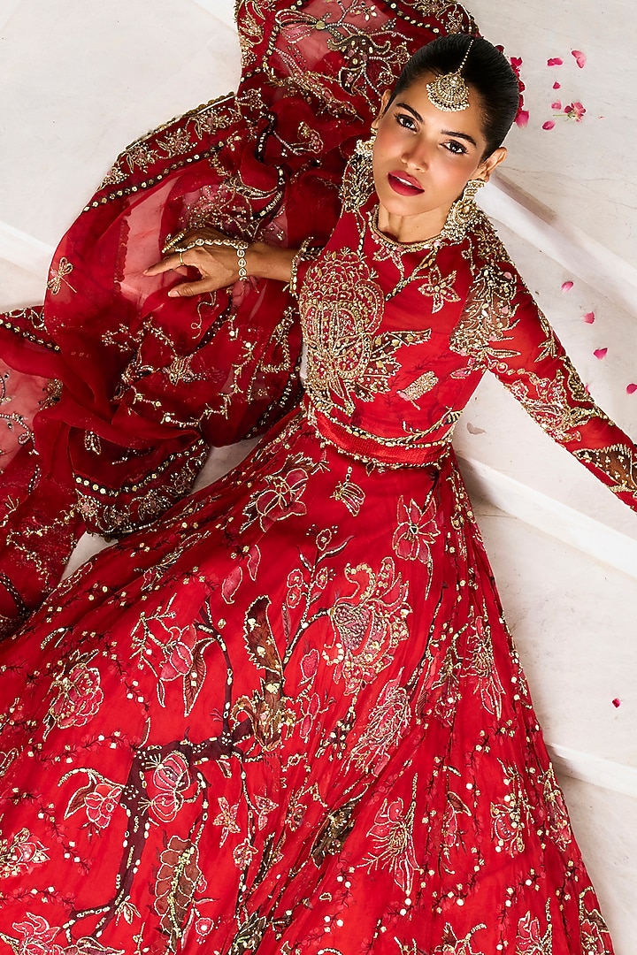 Lahoo Red Silk Organza Printed & Embellished Bridal Anarkali Set by Mahima Mahajan at Pernia's Pop Up Shop