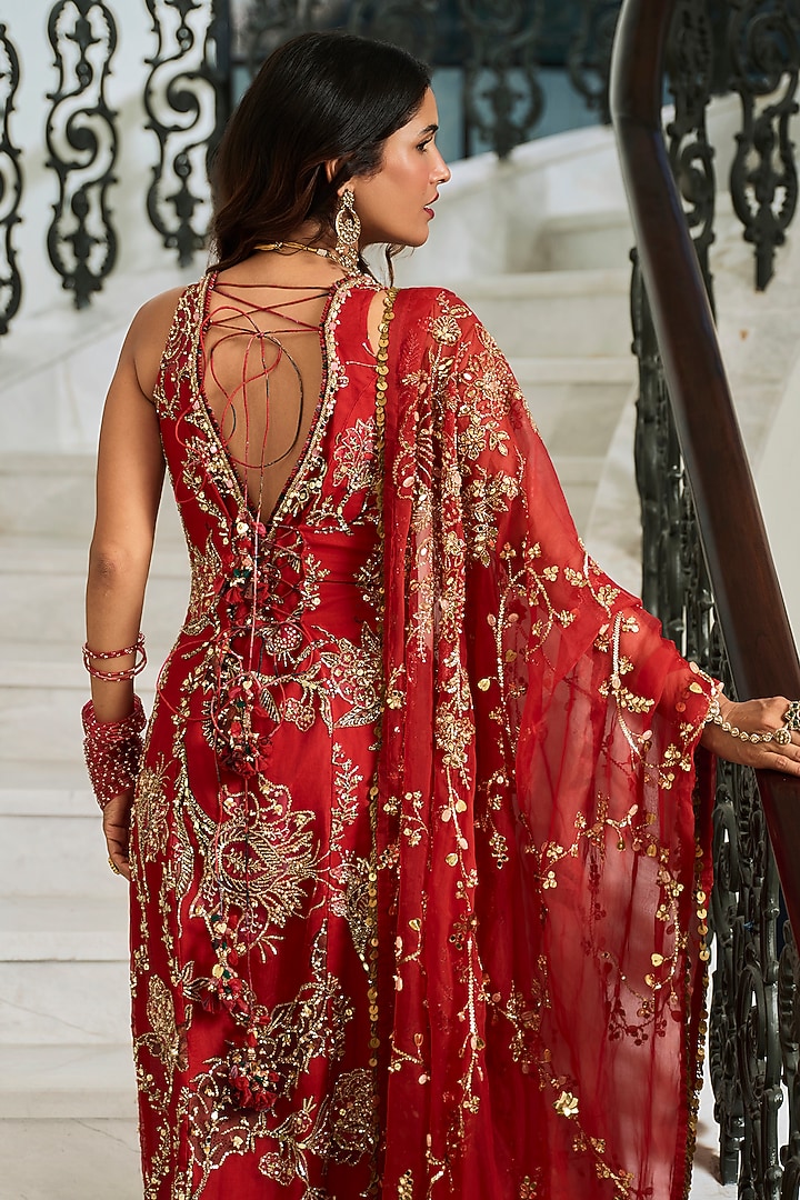 Lahoo Red Silk Organza Baroque Embroidered Kurta Set by Mahima Mahajan at Pernia's Pop Up Shop