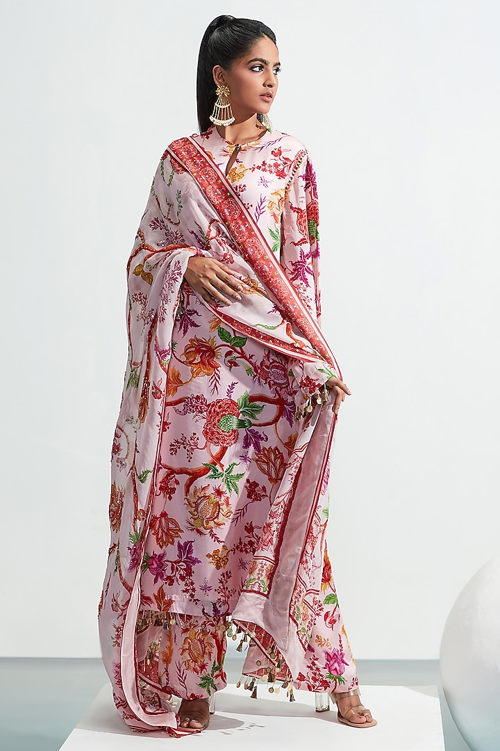 Blush Pink Embroidered Kurta Set by Mahima Mahajan at Pernia's Pop Up Shop