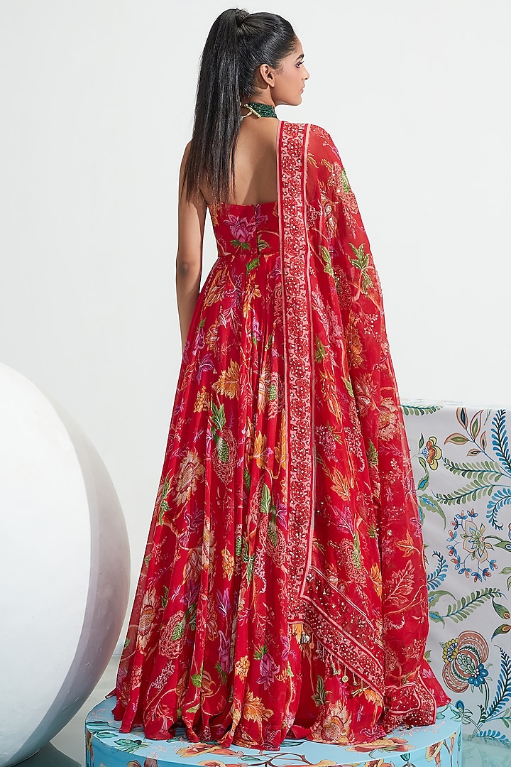 Red Embroidered Wedding Lehenga Set by Mahima Mahajan at Pernia's Pop Up Shop