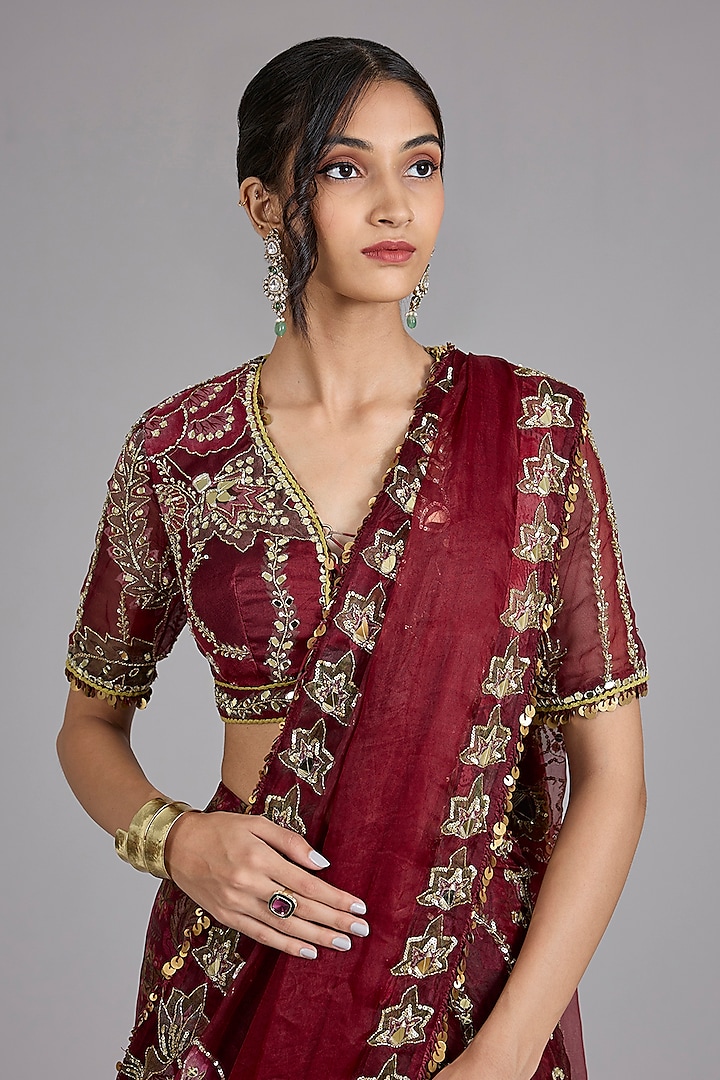Sindoori Red Organza Hand Embroidered Pre-Draped Reception Saree Set by Mahima Mahajan at Pernia's Pop Up Shop