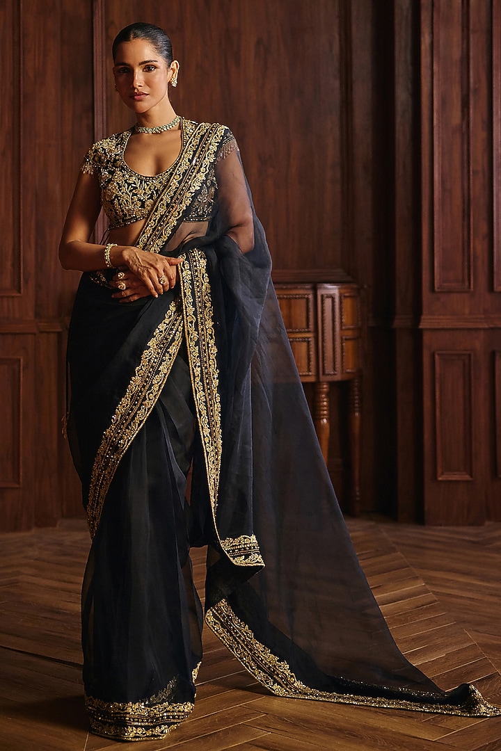 Black Silk Organza Embroidered Reception Saree Set by Mahima Mahajan at Pernia's Pop Up Shop