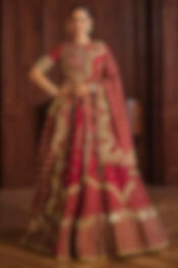 Red Silk Chanderi Floral Motif Embroidered Bridal Bridal Lehenga Set by Mahima Mahajan at Pernia's Pop Up Shop