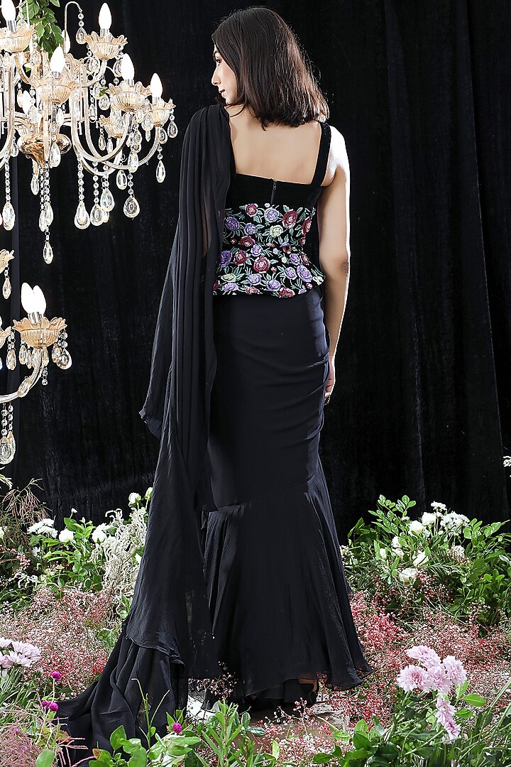 Black Embroidered Wedding Saree Set by Mahima Mahajan at Pernia's Pop Up Shop