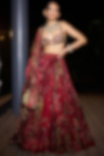 Sindoori Red Organza Hand Embroidered  dulhan bday 22 may Lehenga Set by Mahima Mahajan at Pernia's Pop Up Shop