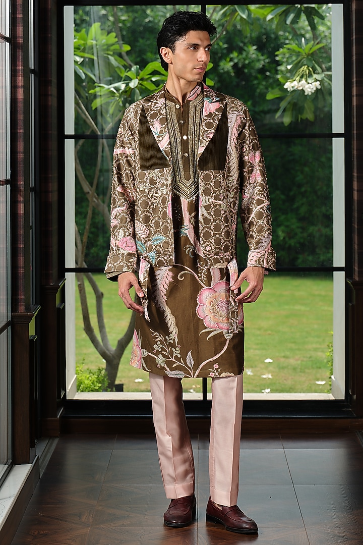 Green Silk Chanderi Floral Printed & Embroidered Bundi Jacket Set by Mahima Mahajan Men at Pernia's Pop Up Shop