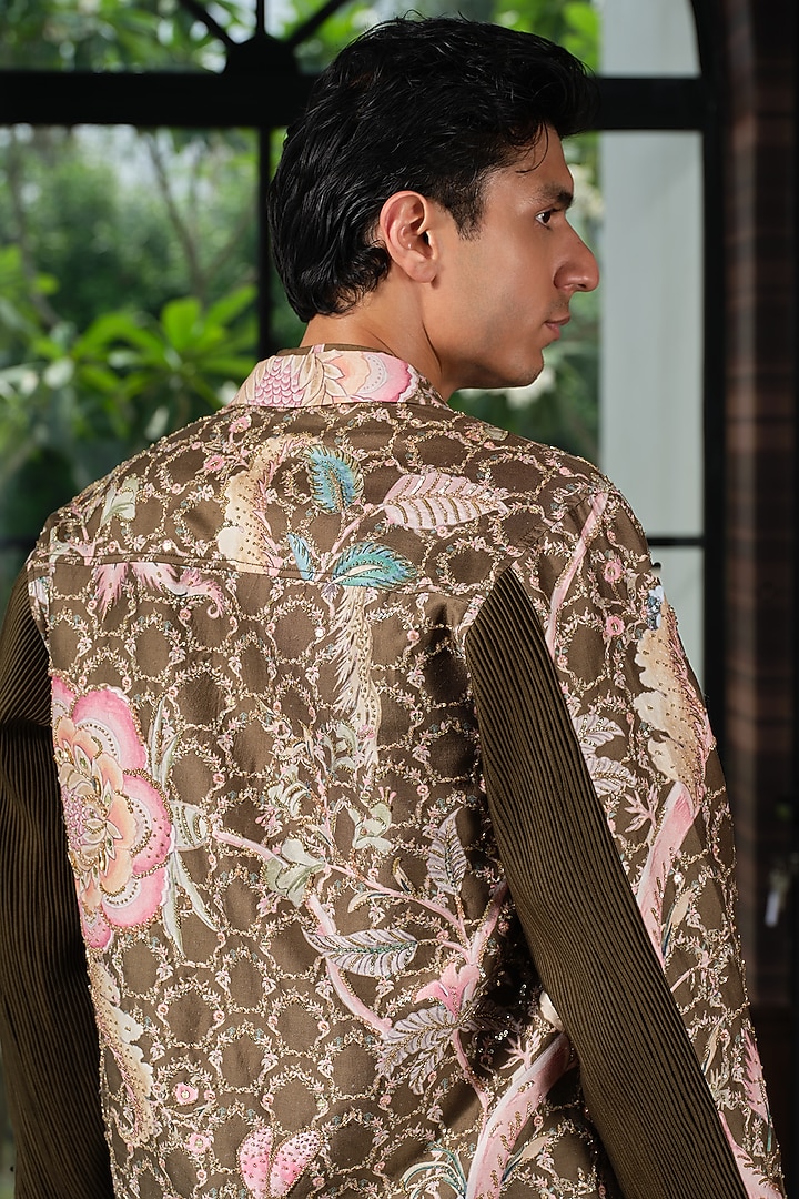 Green Silk Chanderi Floral Printed & Embroidered Bundi Jacket Set by Mahima Mahajan Men at Pernia's Pop Up Shop