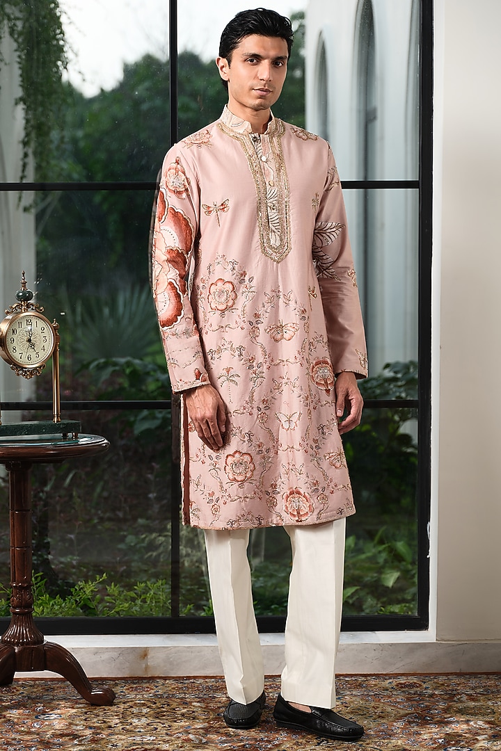 Melon Pink Silk Chanderi Embroidered Kurta Set by Mahima Mahajan Men at Pernia's Pop Up Shop